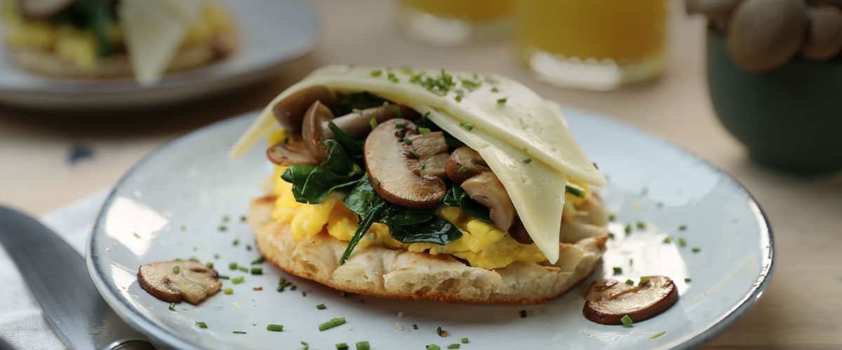 A video of eggs with mushroom, spinach and cheese